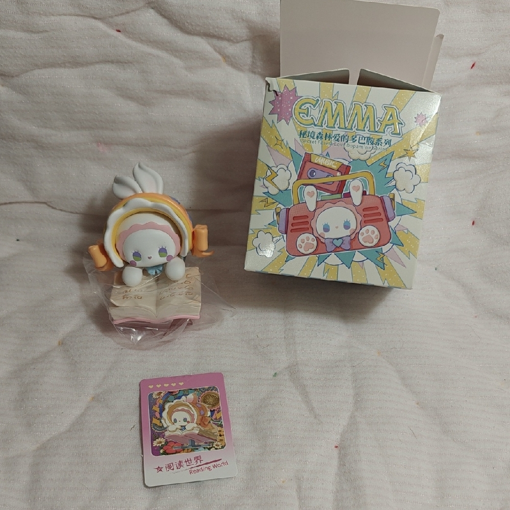 Lucky EMMA Secret Forest Love Dopamine Figure (Reading World)